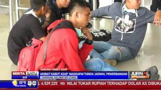 Watch Jadwal Terganggu, Penumpang Menginap di Bandara Juata Video