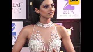 Watch Riddhi Dogra Aka Nisha in sexy backless white gown Video