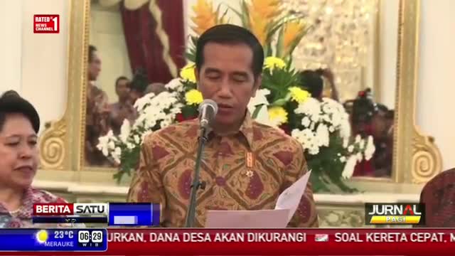 Watch Jokowi Pegang 7 Nama Calon Anggota KY Video