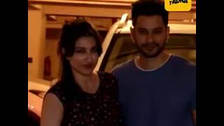 Watch Kareena Kapoor rings her 37th Birthday with her close friends Video