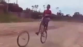 Watch Video Lucu Banget Sepeda dan Motor, Bikin Ketawa Kamu Gak Bisa Berhenti [EDISI PALING LUCU] Video
