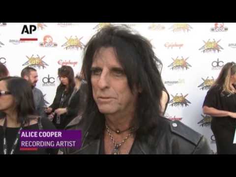 Watch Stars Talk Guns N' Roses at Golden Gods News Video Video