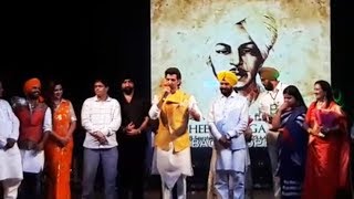 Watch Hrithik Roshan Celebrate Basanti Chola Diwas - 100th Birth Anniversary Of Bhagat Singh Video
