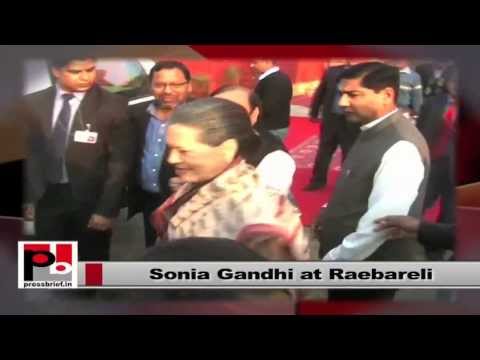 Watch Sonia Gandhi visits Raebareli, interacts with an old woman Video