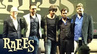 Watch Shahrukh Khan & Nawazuddin Promotes RAEES In DUBAI Bollywood Parks Video
