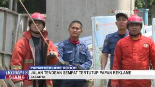 Watch Jalan Tertutup Akibat Papan Reklame Roboh Video