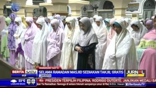 Watch Penuh, Jemaah Salat Tarawih di Aula Masjid Al Azhar Video