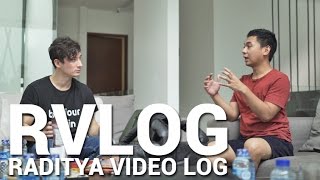 Watch RVLOG - PERBEDAAN GUE DENGAN NINO FERNANDEZ? Video