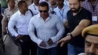 Watch MUST WATCH: Salman Khan At Jodhpur Court For Blackbuck Case Video