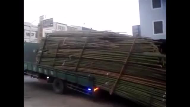 Watch Video Keren Truk Bongkar Muatan Super Cepat, Lucu Menakjubkan Video