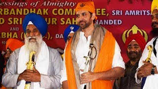 Watch Hrithik Roshan ATTENDS Celebrations Of Guru Gobind Singh Birth Anniversary Video