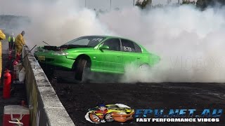Watch V8 COMMODORE HITS THE WALL AND CATCHES FIRE AT BURNOUT MANIA SYDNEY DRAGWAY Video