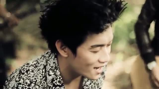 Watch SEVENTEEN - MENEMUKANMU Video