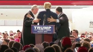 Watch Secret Service shields Trump from protestors at Ohio rally Video