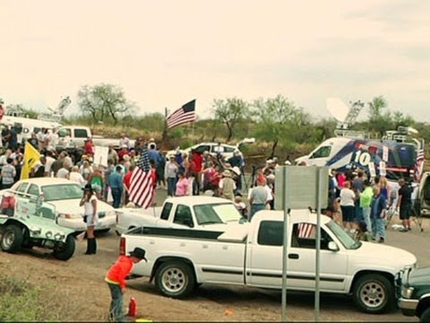 Watch Dueling Immigration Protesters Face Off in Ariz. News Video Video