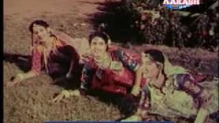 Watch Chhal Chhal Chhalke Neer | Banjarin (1960) | Geeta Dutt | {Old Is Gold} Video