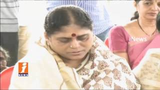 Watch Ys Jagan With Family Members Pays Tribute To YS Rajashekar Reddy In Idupulapaya | iNews Video