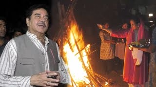 Watch Sonakshi Sinha's Family Celebrate Holi Festival 2017 | Shatrughan Sinha Video