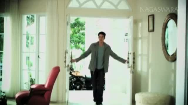 Watch Hello - Biarkan Berlalu (Official Music Video) Video