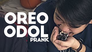 Watch NGEPRANK TOMMYLIMMM MAKAN OREO ODOL - OnVlog #31 Video