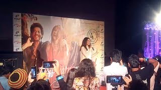 Watch Anushka Sharma's GRAND ENTRY At Jab Harry Met Sejal Trailer Launch Video
