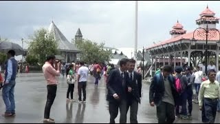 Watch à¤¦à¥‡à¤µà¤­à¥‚à¤®à¤¿ à¤®à¥Œà¤¸à¤® à¤¨à¥‡ à¤²à¥€ à¤•à¤°à¤µà¤Ÿ, Hills Queen à¤®à¥‡à¤‚ à¤¬à¤¾à¤°à¤¿à¤¶ à¤¸à¥‡ à¤®à¥Œà¤¸à¤® à¤¹à¥à¤† à¤¸à¥à¤¹à¤¾à¤µà¤¨à¤¾ Video