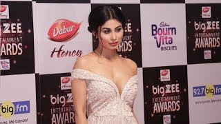 Watch Stunning Mouni Roy At Big Zee Entertainment Awards 2017 Video