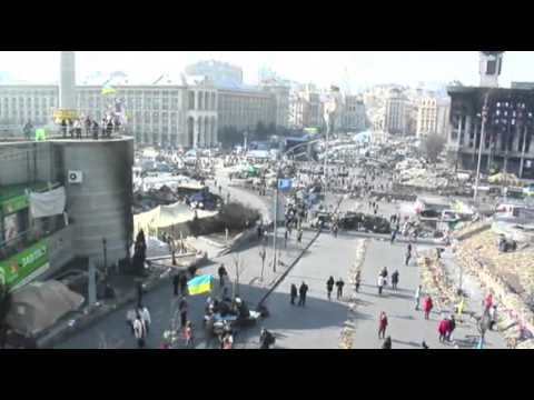 Watch Raw- US Senators Lay Flowers in Kiev News Video Video