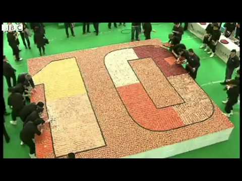 Watch Hong Kong chefs make massive sushi mosaic News Video Video