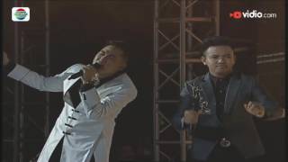 Watch Danang, Duo Alfin, Ralfy, Irwan, Irysa, & Frans - Kata Pujangga (Konser Sambut Sang Juara) Video