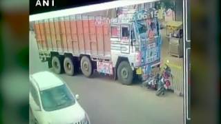 Watch Watch- Collision between a lorry and two bikes in Medchal (Hyderabad) Video