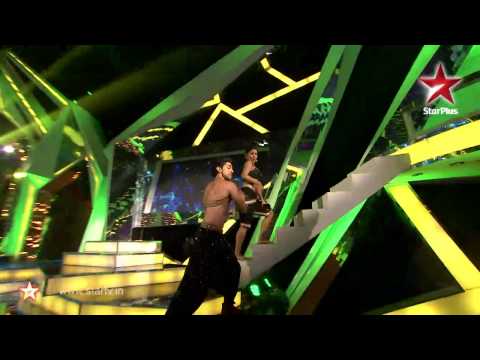 Watch Nach Baliye 6 - 21st December 2013 - Gurmeet and Debina's energetic act Video