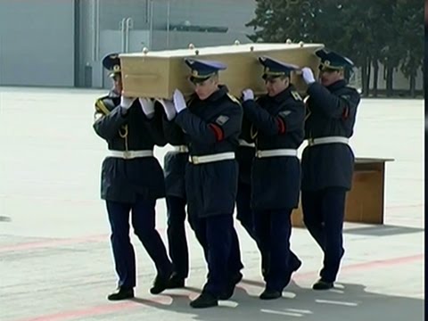 Watch Raw- MH17 Remains Flown to Netherlands News Video Video