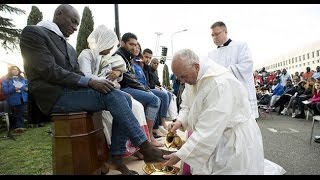Watch Pope Francis washes feet of Muslim, Hindu refugees News Video Video