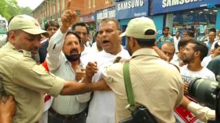 Watch Traders' body protests against attempts to abrogate Article-35 A Video