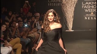 Watch Shocking! Bollywood this actress lashes out at a fan for misbehaving with her Video