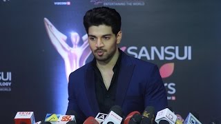 Watch Sooraj Pancholi At Sansui Colors Stardust Awards 2016 Video