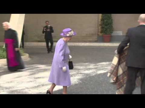 Watch Raw- British Queen Meets With Pope Francis News Video Video
