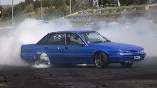 Watch VL CALAIS TURBO AT BURNOUT MANIA SYDNEY DRAGWAY Video