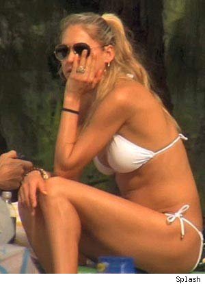 Free Download Anna-Kournikova-Serves-Up-a-White-Hot-String-Bikini 790 Wallpaper HD FREE (Download 790 HD wallpaper FREE)