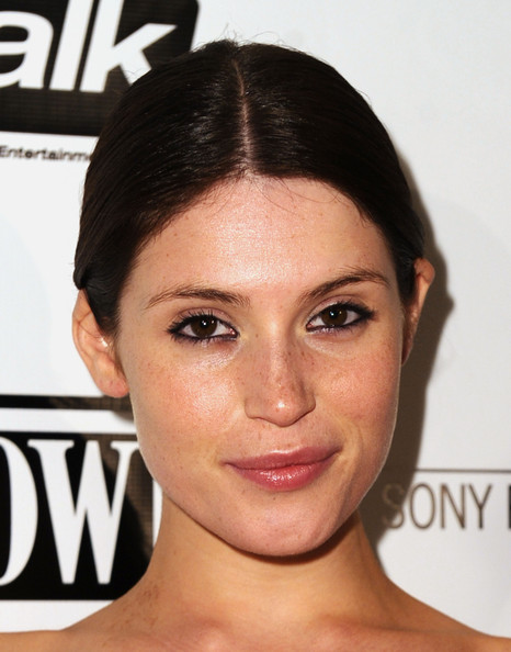 Download GEMMA ARTERTON SIMPLE PIC. Wallpaper HD FREE