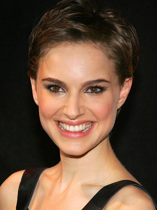 Download Natalie Portman smile Wallpaper HD FREE