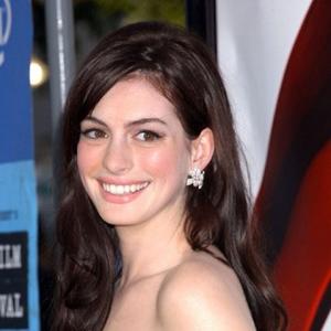 Download Anne Hathaway sexy picture Wallpaper HD FREE