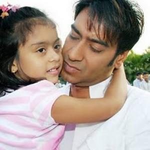 Free Download Ajay Devgan With Daughter 805 Wallpaper HD FREE (Download 805 HD wallpaper FREE)
