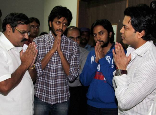 Free Download Tamil Nadu Health Minister V.S. Vijay with sons of Union Minister Vilasrao Deshmukh, after the latter passed away at a private hospital in Chennai. 1010 Wallpaper HD FREE (Download 1010 HD wallpaper FREE)