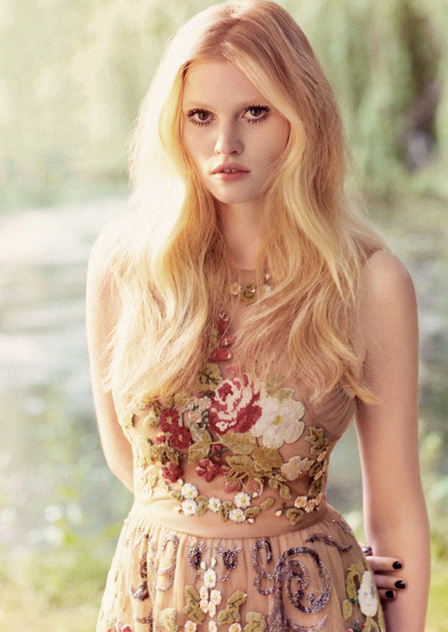 Free Download Lara Stone for Vogue UK - September 2012 701 Wallpaper HD FREE (Download 701 HD wallpaper FREE)
