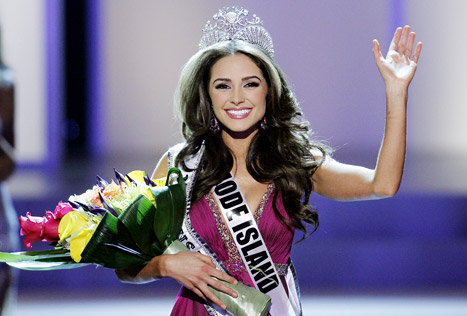 Download Olivia Culpo Hot Image Wallpaper HD FREE