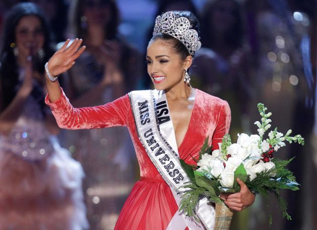 Download Miss USA, Olivia Culpo, waves to the crowd after being crowned as Miss Universe Wallpaper HD FREE