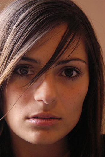 Download Layla Anna-Lee Wallpaper HD FREE