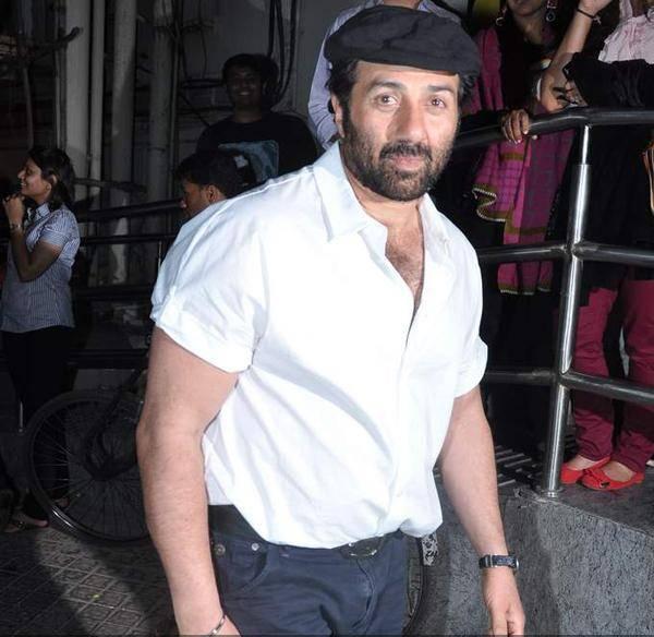 Download Sunny Deol arrives at the premiere Ishkq In Paris Wallpaper HD FREE